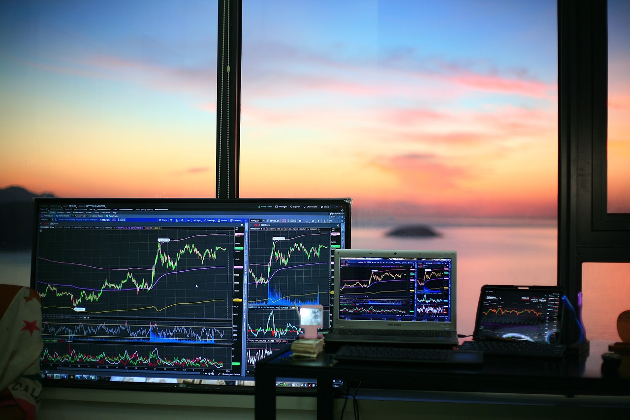Forex trading graphs on multiple screens