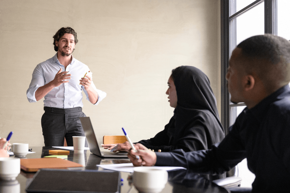 Sales_team_in_fintech