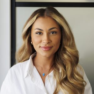 Oz, UK, Senior Consultant